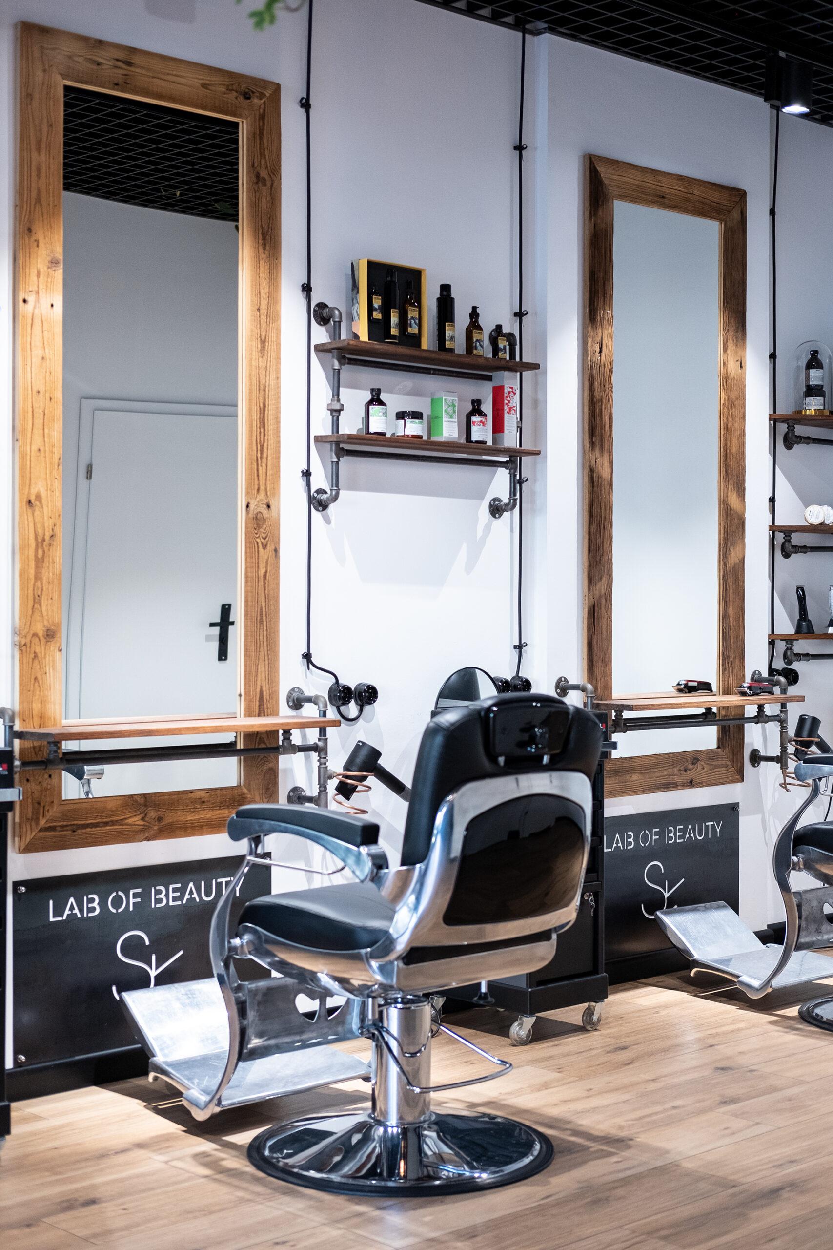 fotografia wnętrz salonu fryzjerskiego w Gdyni (15)