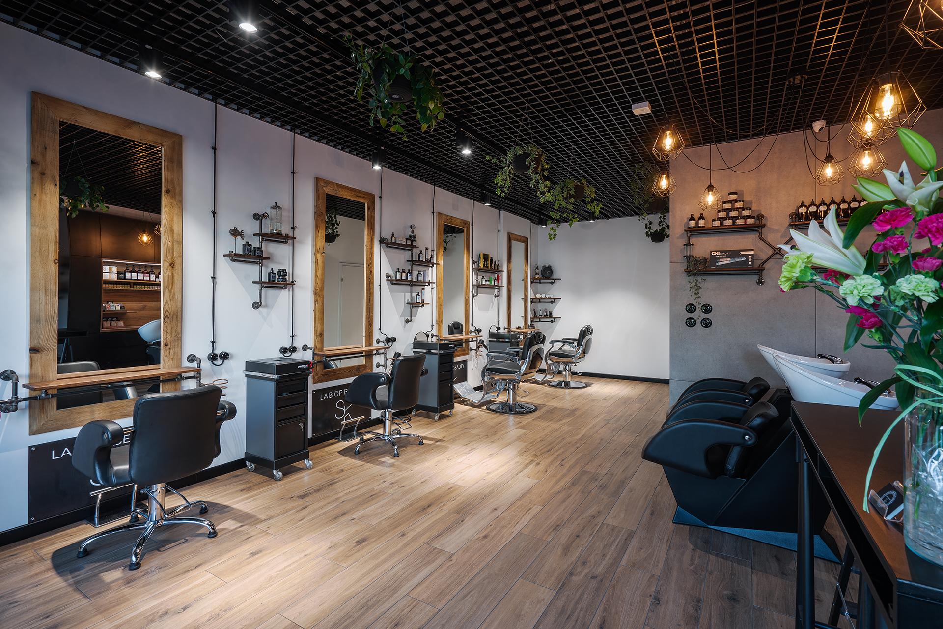 fotografia wnętrz salonu fryzjerskiego w Gdyni (3)